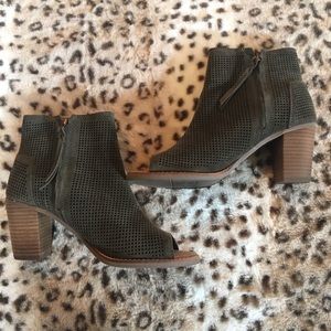 Toms Perforated Wedge Suede Bootie Size 8